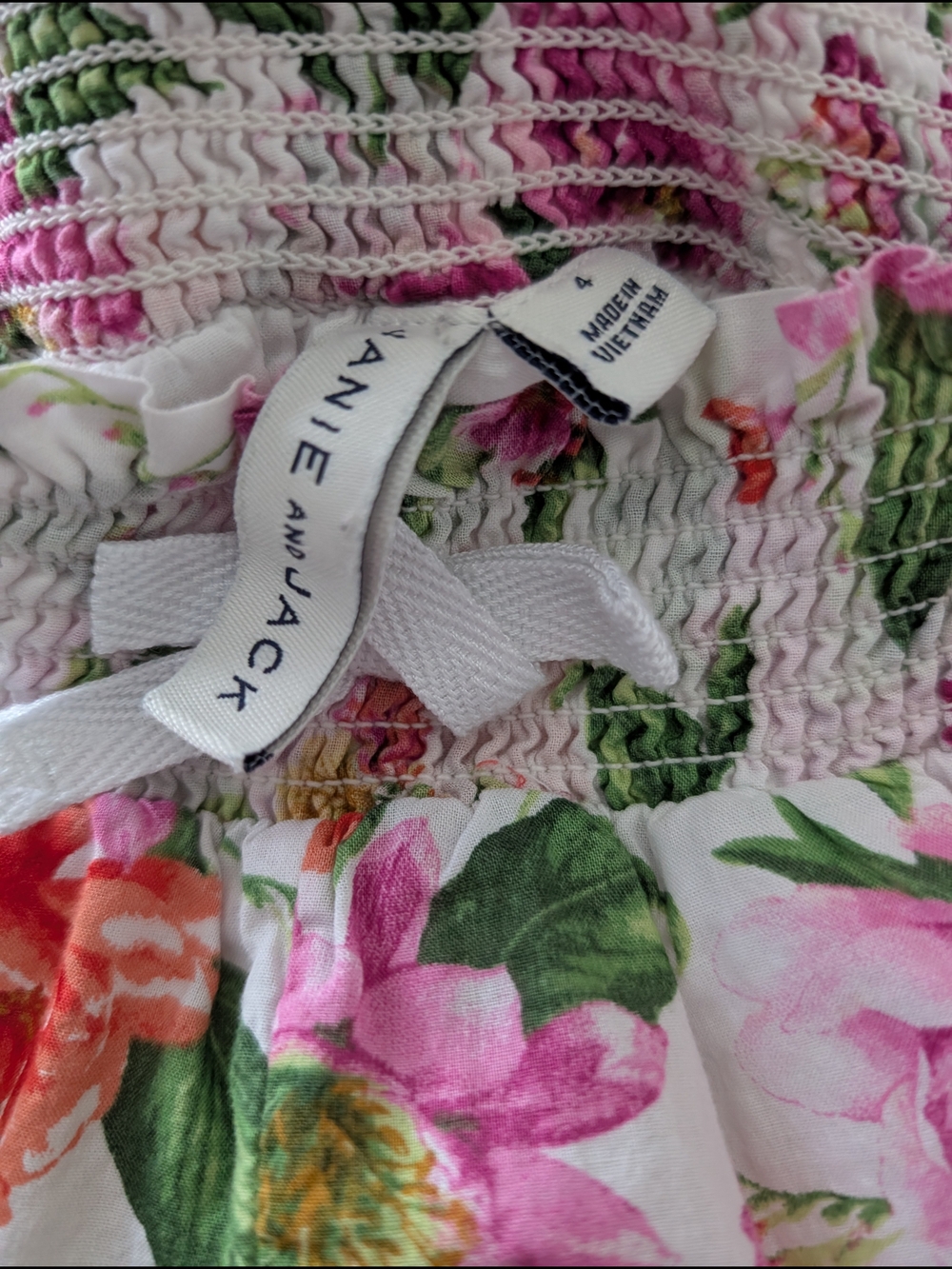 Janie and Jack White Floral Smocked Waist Tropical Floral Shorts Sz 4 - Picture 2 of 3
